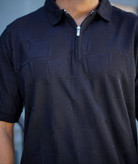 پولوشرت مشکی یقه نیم زیپ بافت اکریلیک طرح شطرنجی