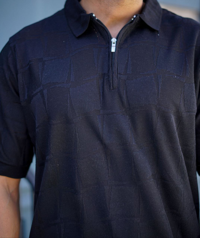 پولوشرت مشکی یقه نیم زیپ بافت اکریلیک طرح شطرنجی