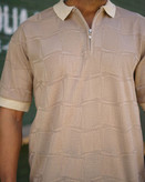 پولوشرت نسکافه ای (بژ) یقه نیم زیپ بافت اکریلیک طرح شطرنجی