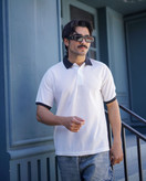 پولوشرت سفید یقه دو دکمه بافت ظریف اکریل، مناسب برای خرید عمده لباس مردانه