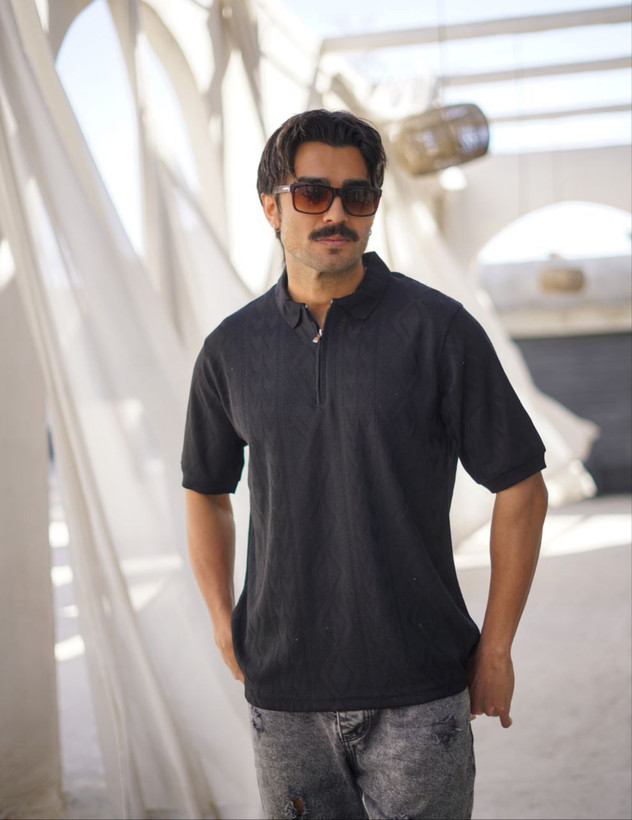 پخش و خرید عمده پولوشرت مردانه یقه نیمزیپ ,بافت ظریف طرح اسکاج