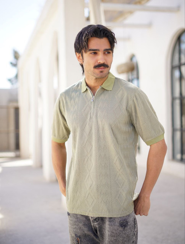 پخش و خرید عمده پولوشرت مردانه یقه نیمزیپ ,بافت ظریف طرح اسکاج