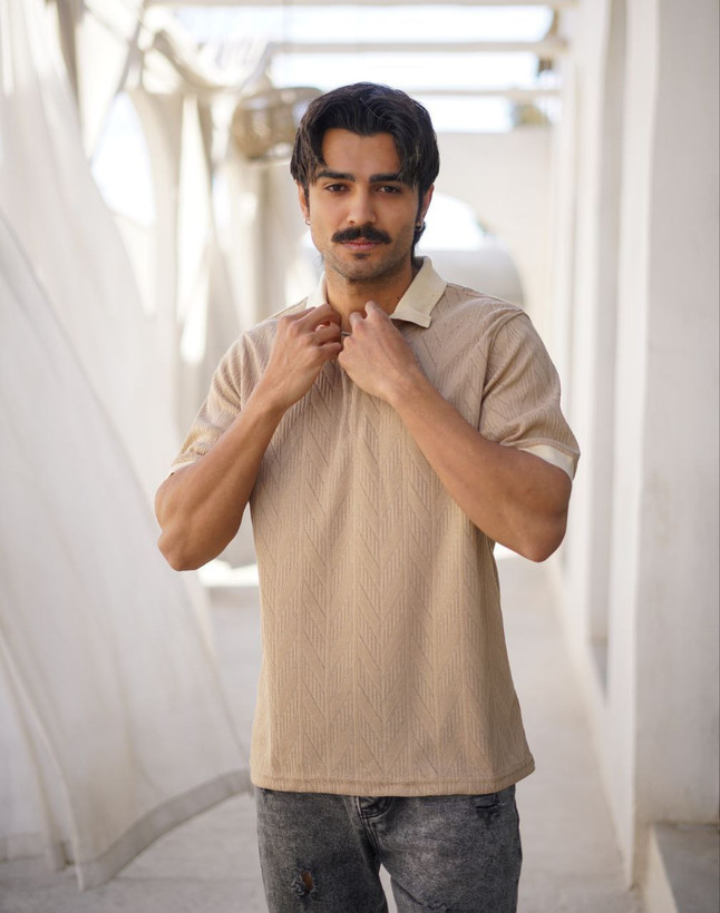 خرید عمده پولوشرت نسکافه ای نیم زیپ بافت طرح فلش